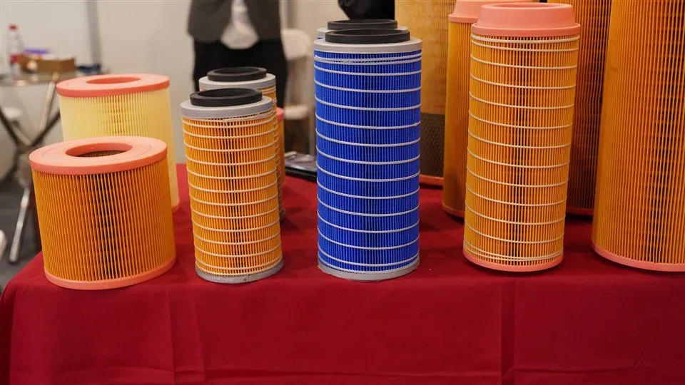 Rullo filtrante per raccolta polveri tipo materiale in fibra di vetro Carta filtro aria H14 in rotolo Hepa per cartuccia filtrante