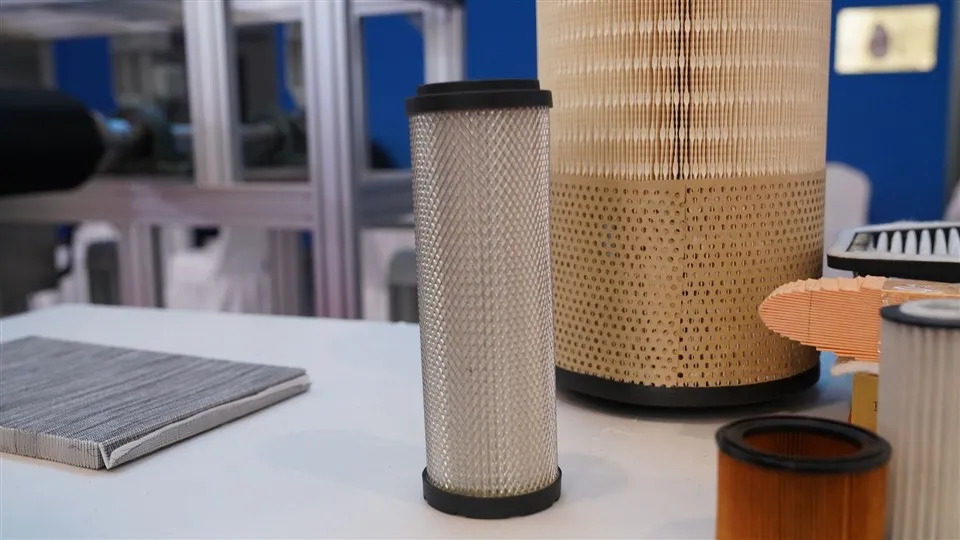 Filtro dell'aria del motore P185069 P527682 RS3518 AF25139M C341300 per camion resistente