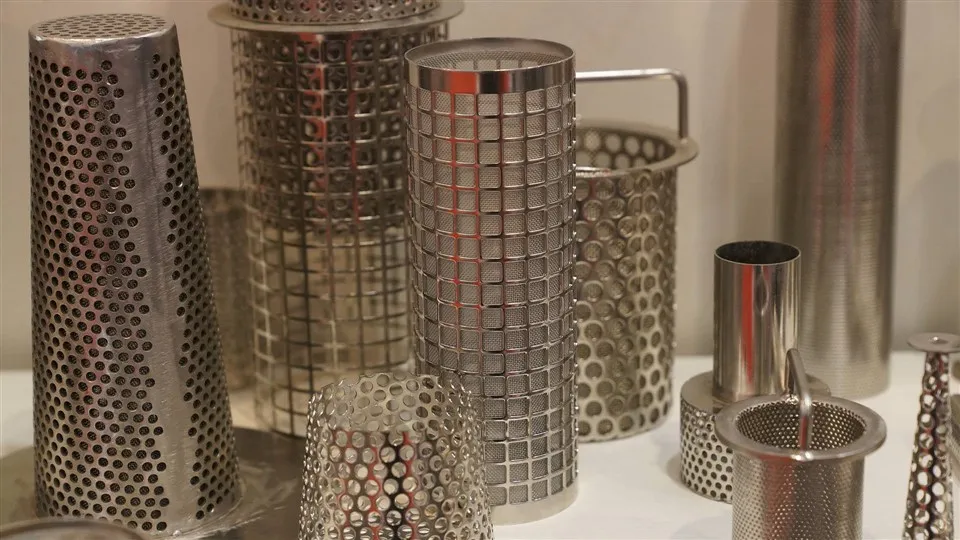 La cartuccia filtrante a rete composita a piastra perforata